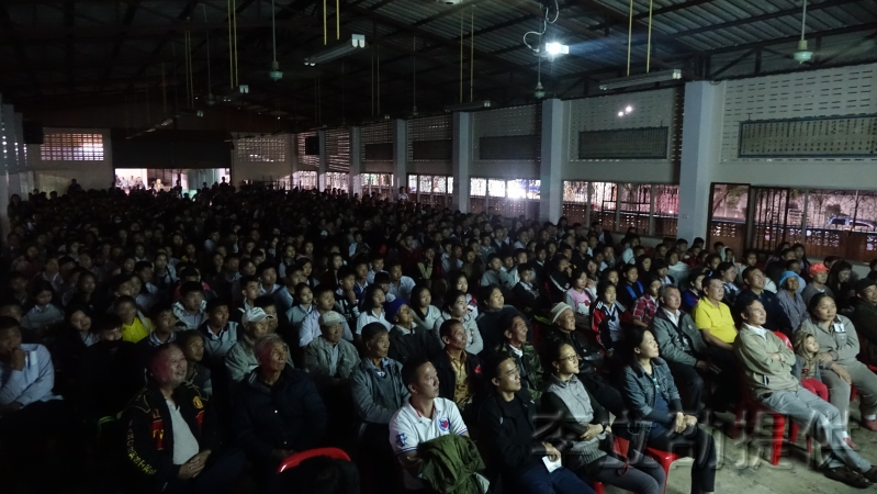 圖三　2016年《滇緬游擊隊三部曲》在一新中學的放映會，現場來了八百多位觀眾，座無虛席。