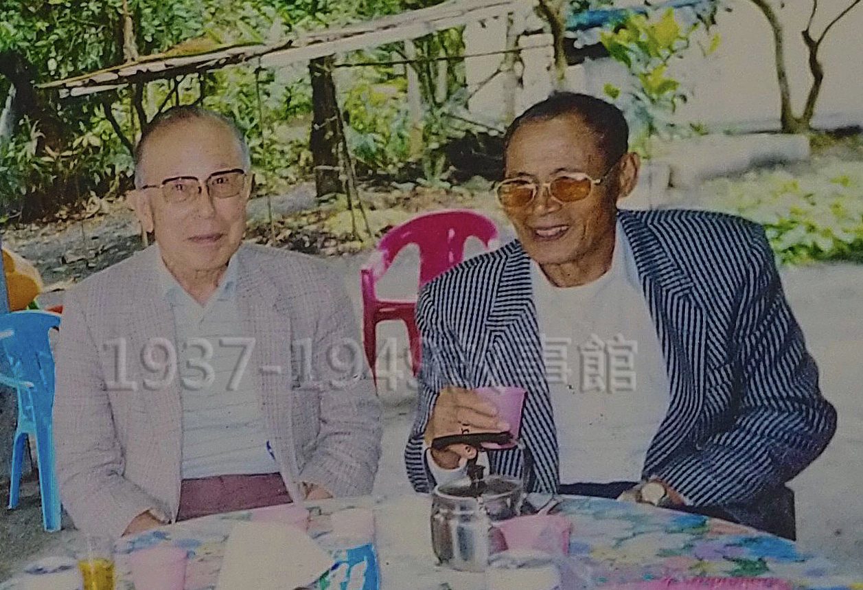 圖三 林秀吉（右）與國田宏，超過一甲子歲月情誼的兩位摯友，1997年在林秀吉自宅前合影。