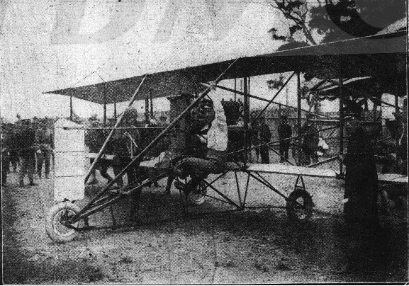 圖八 野島銀藏駕駛「隼鷹號」複翼機，於1914年3月21日，在台北古亭庄練兵場進行台灣有史以來的首次飛行。（原圖刊登於《台灣日日新報》1914年3月23日第2版。）