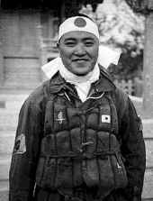 圖六 神風自殺機飛行員小川清少尉，1945年5月11日駕機擊中美軍碉堡山號航空母艦。