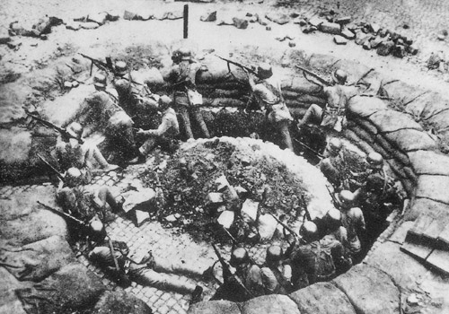 圖一 淞滬會戰中，上海市內國軍的一個輕機關槍陣地。